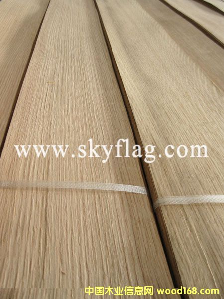 0.6mm白橡直紋木皮 藍(lán)天旗幟